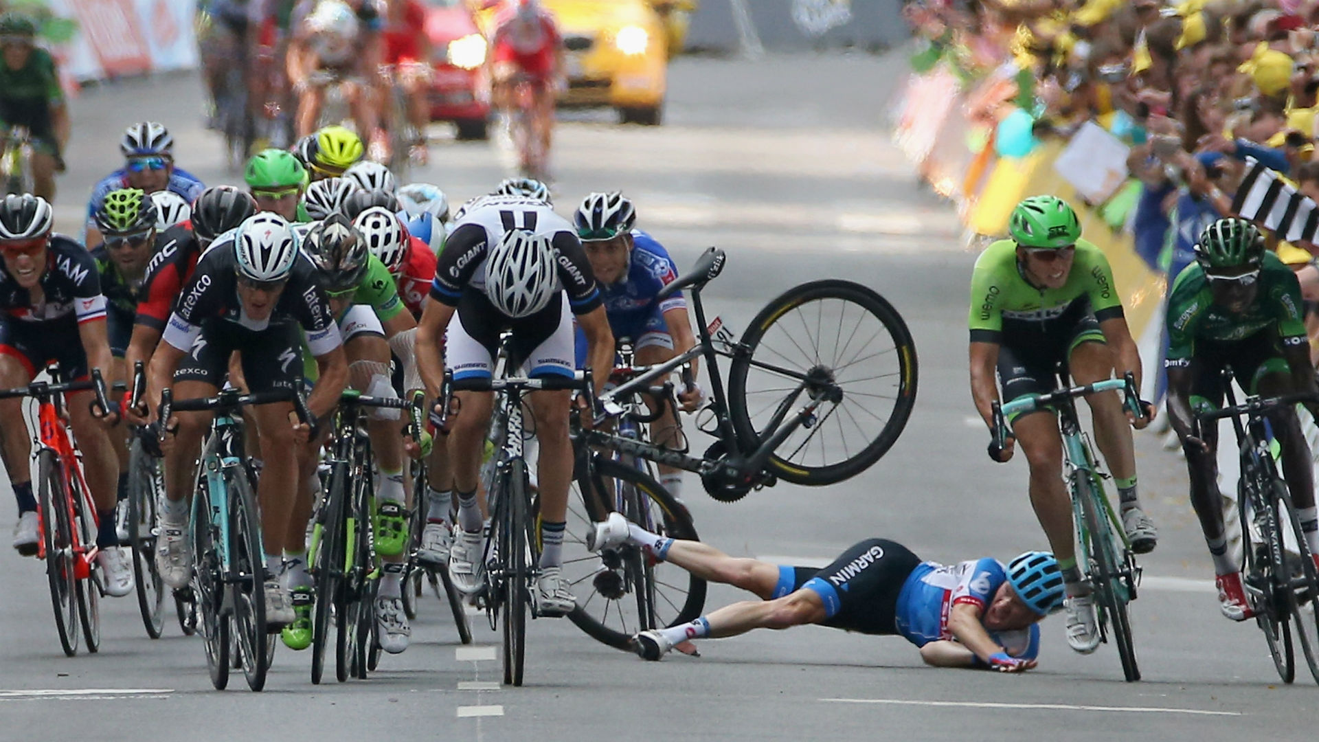 tour de france stage crash